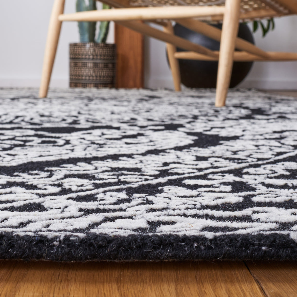 SAFAVIEH Handmade Metro Cyndee French Country Wool Rug