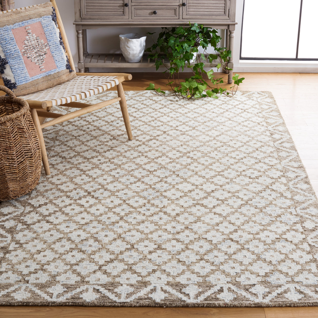 SAFAVIEH Handmade Metro Gulfem Wool Rug