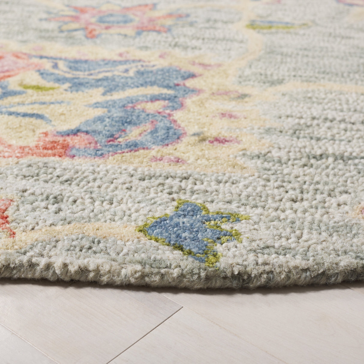 SAFAVIEH Handmade Metro Haruyo French Country Floral Wool Rug