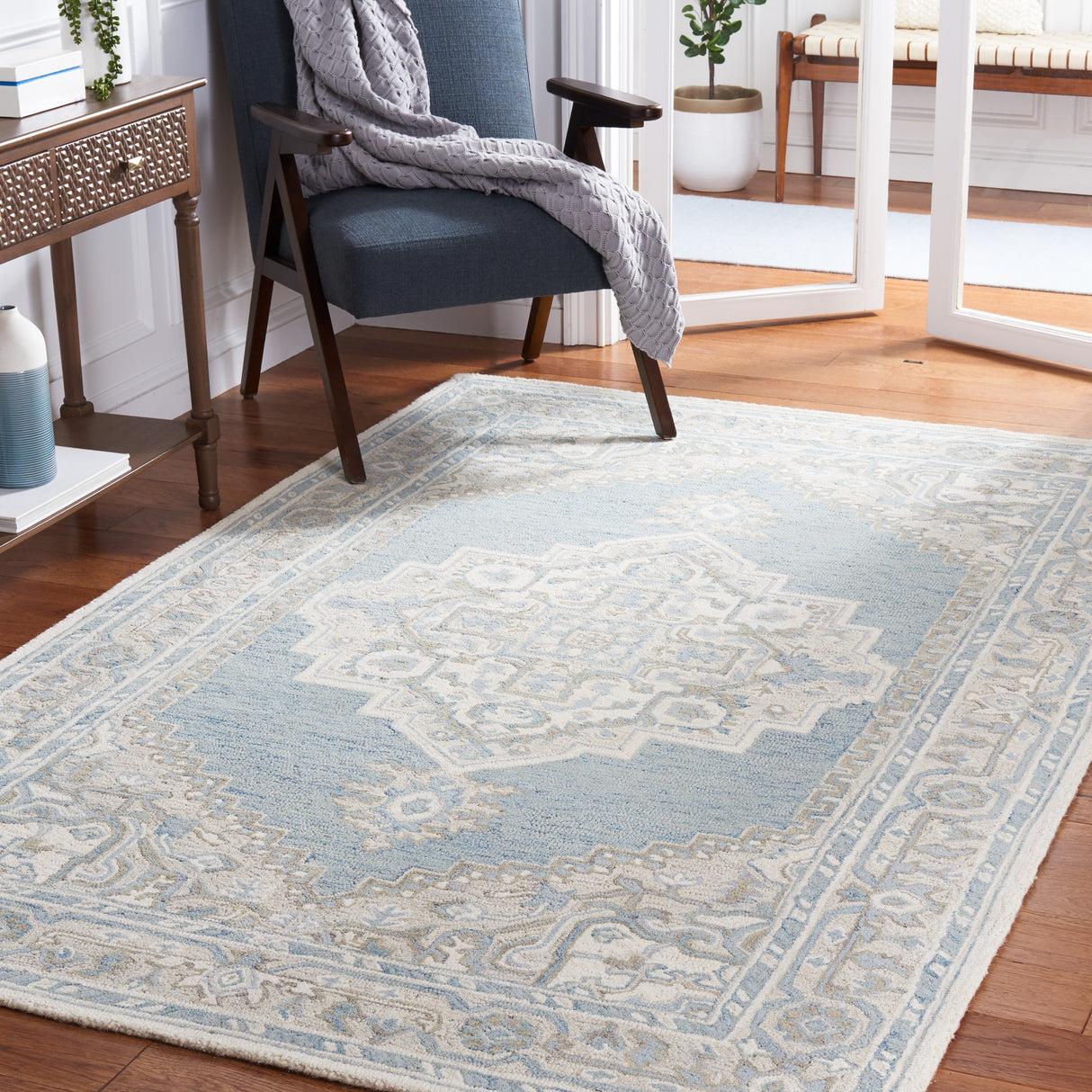 SAFAVIEH Handmade Metro Manolica Oriental Wool Rug