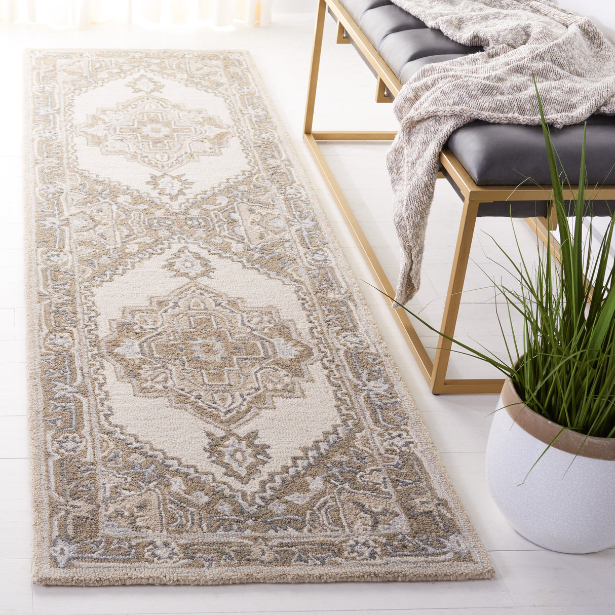 SAFAVIEH Handmade Metro Manolica Oriental Wool Rug