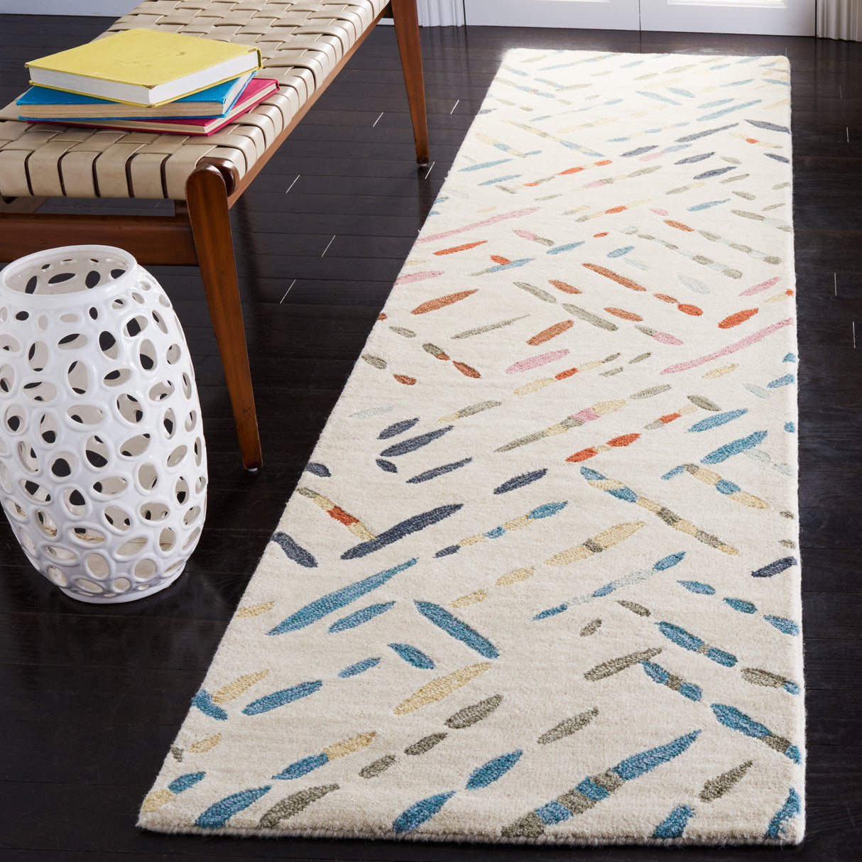 SAFAVIEH Handmade Metro Rhianwen Wool Rug