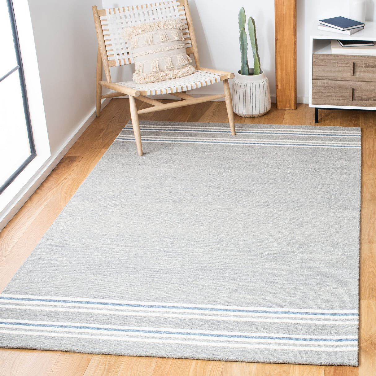 SAFAVIEH Handmade Metro Toril Stripe Wool Rug