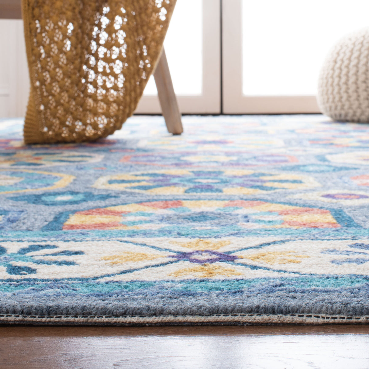 SAFAVIEH Handmade Metro Zylfie French Country Wool Rug