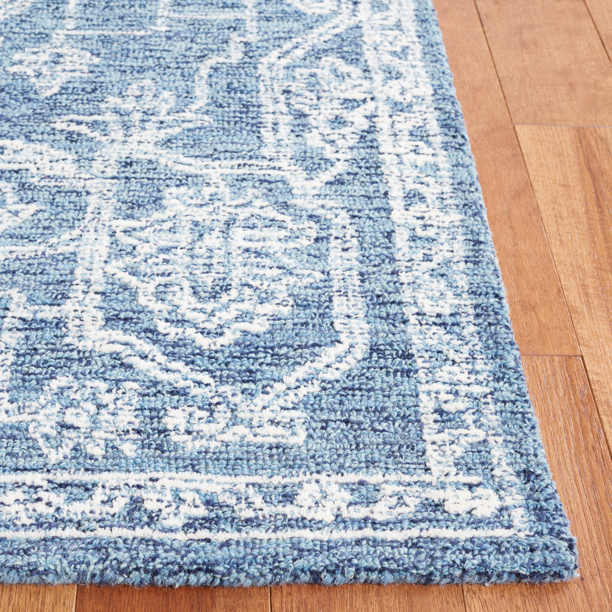 SAFAVIEH Handmade Micro-Loop Brith Wool Rug