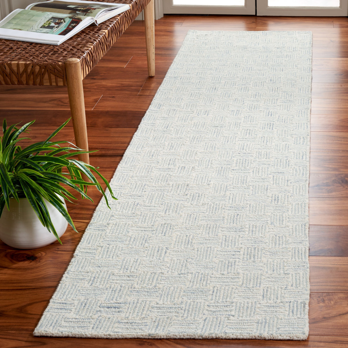 SAFAVIEH Handmade Micro-Loop Caridad Transitional Wool Rug