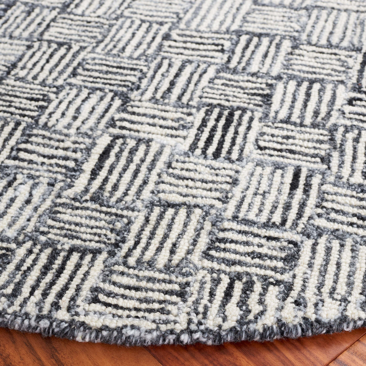 SAFAVIEH Handmade Micro-Loop Caridad Transitional Wool Rug