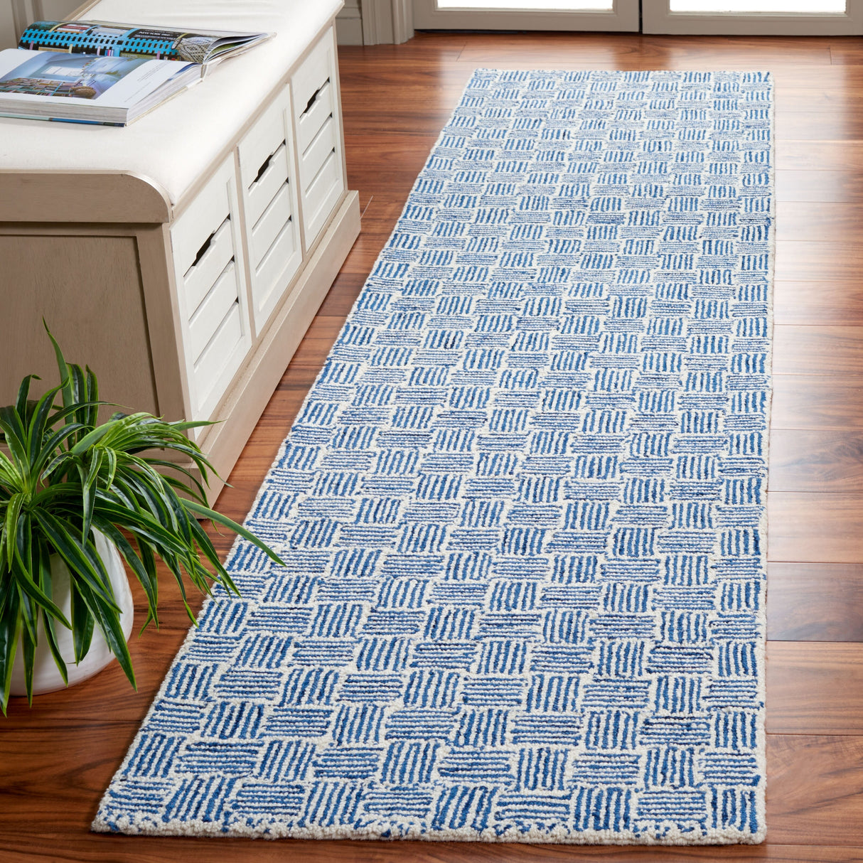 SAFAVIEH Handmade Micro-Loop Caridad Transitional Wool Rug