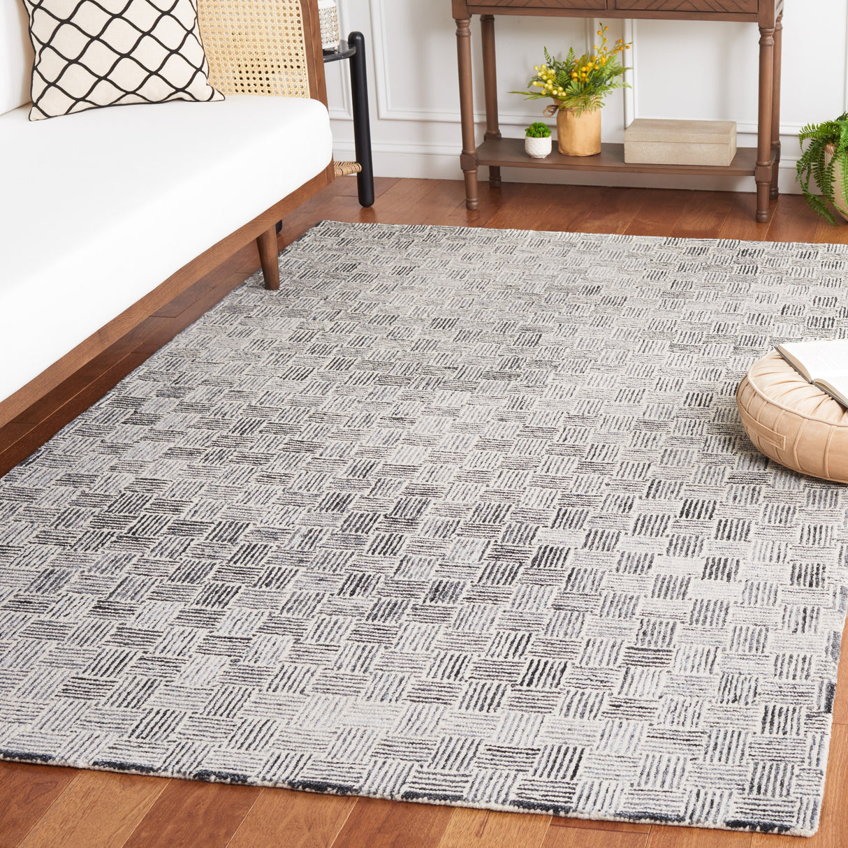 SAFAVIEH Handmade Micro-Loop Caridad Transitional Wool Rug