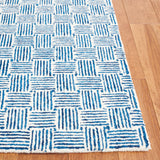 SAFAVIEH Handmade Micro-Loop Caridad Transitional Wool Rug