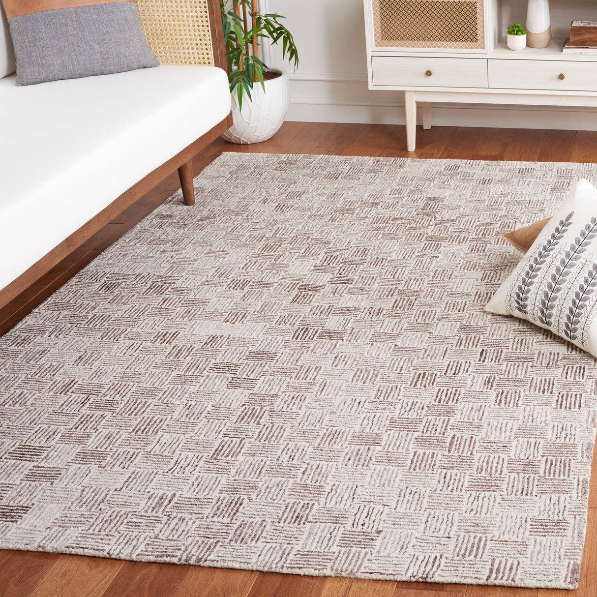 SAFAVIEH Handmade Micro-Loop Caridad Transitional Wool Rug