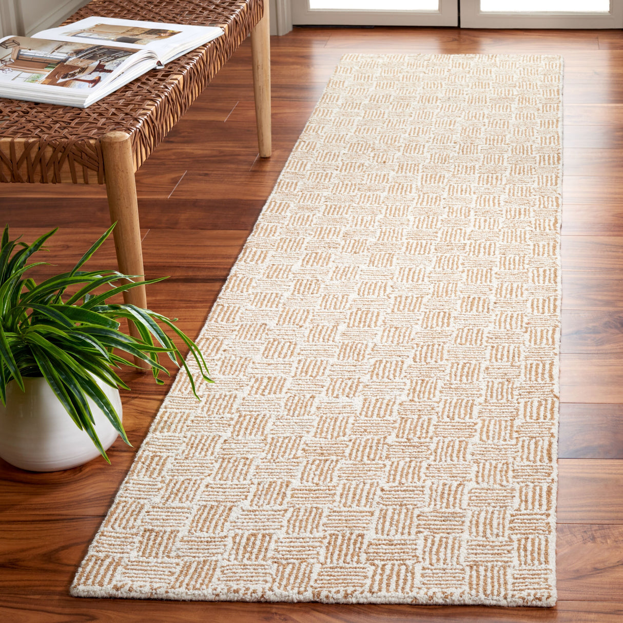 SAFAVIEH Handmade Micro-Loop Caridad Transitional Wool Rug