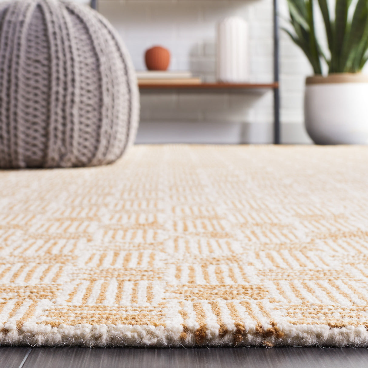 SAFAVIEH Handmade Micro-Loop Caridad Transitional Wool Rug