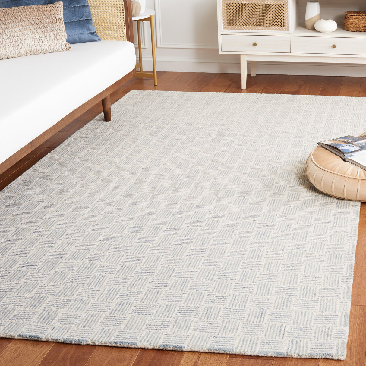 SAFAVIEH Handmade Micro-Loop Caridad Transitional Wool Rug