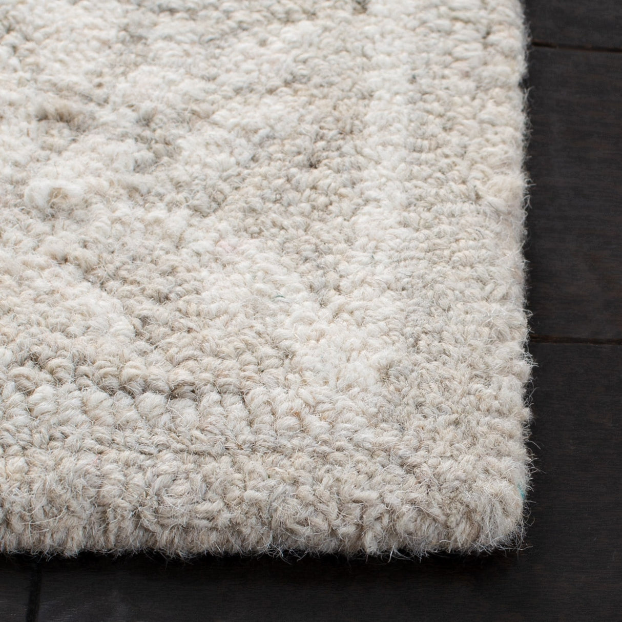 SAFAVIEH Handmade Micro-Loop Egne Wool Rug