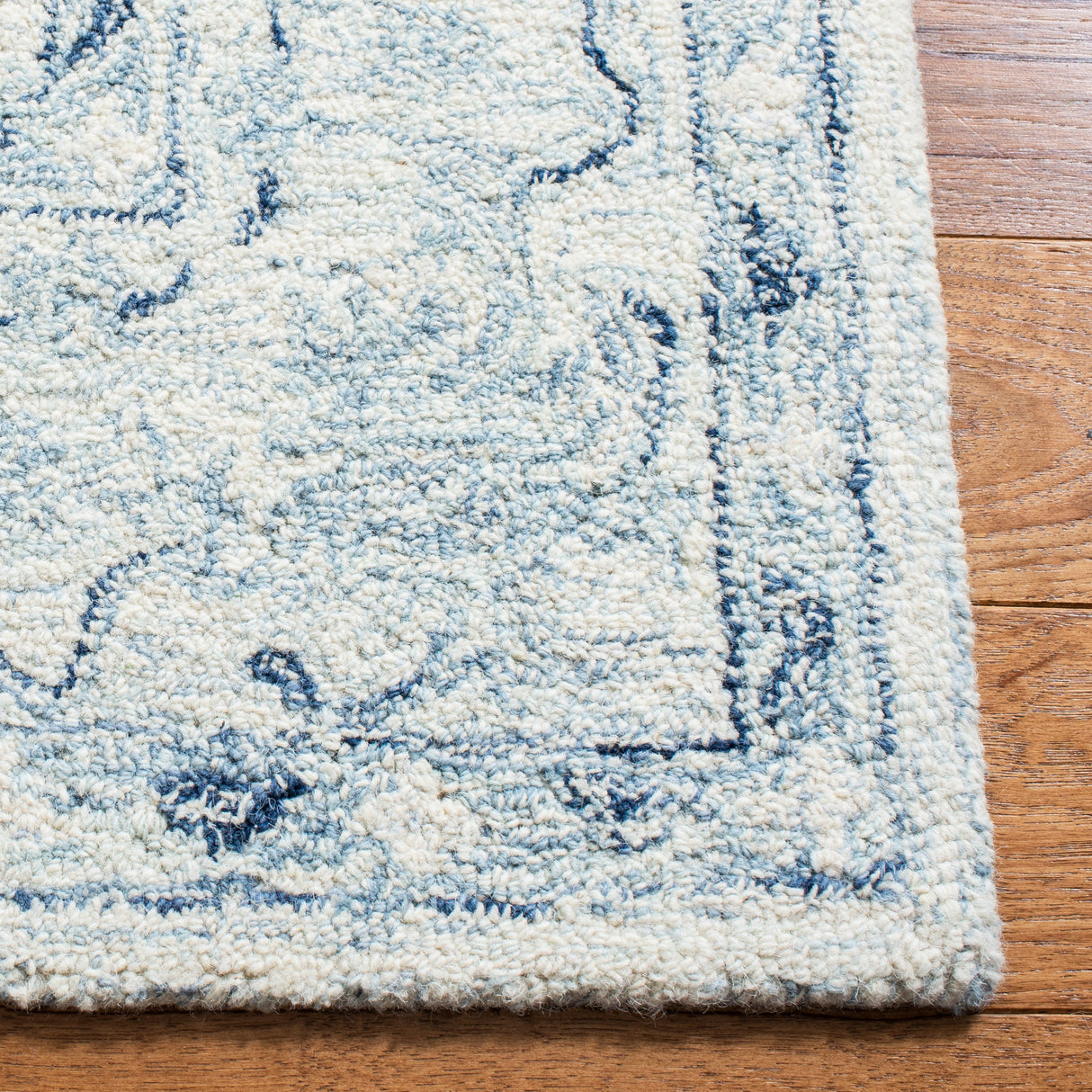 SAFAVIEH Handmade Micro-Loop Gertraut Wool Rug