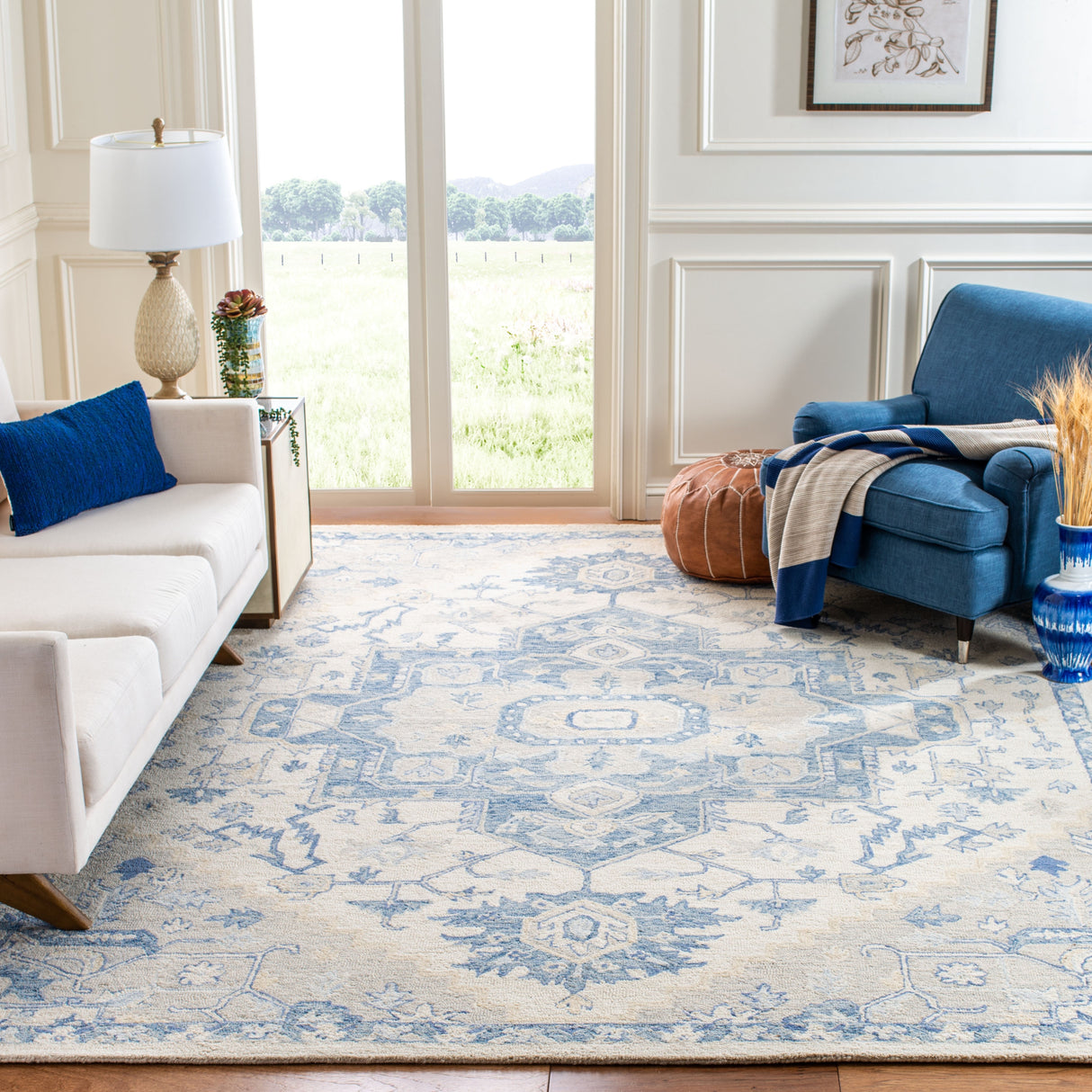 SAFAVIEH Handmade Micro-Loop Gulseven Medallion Wool Rug