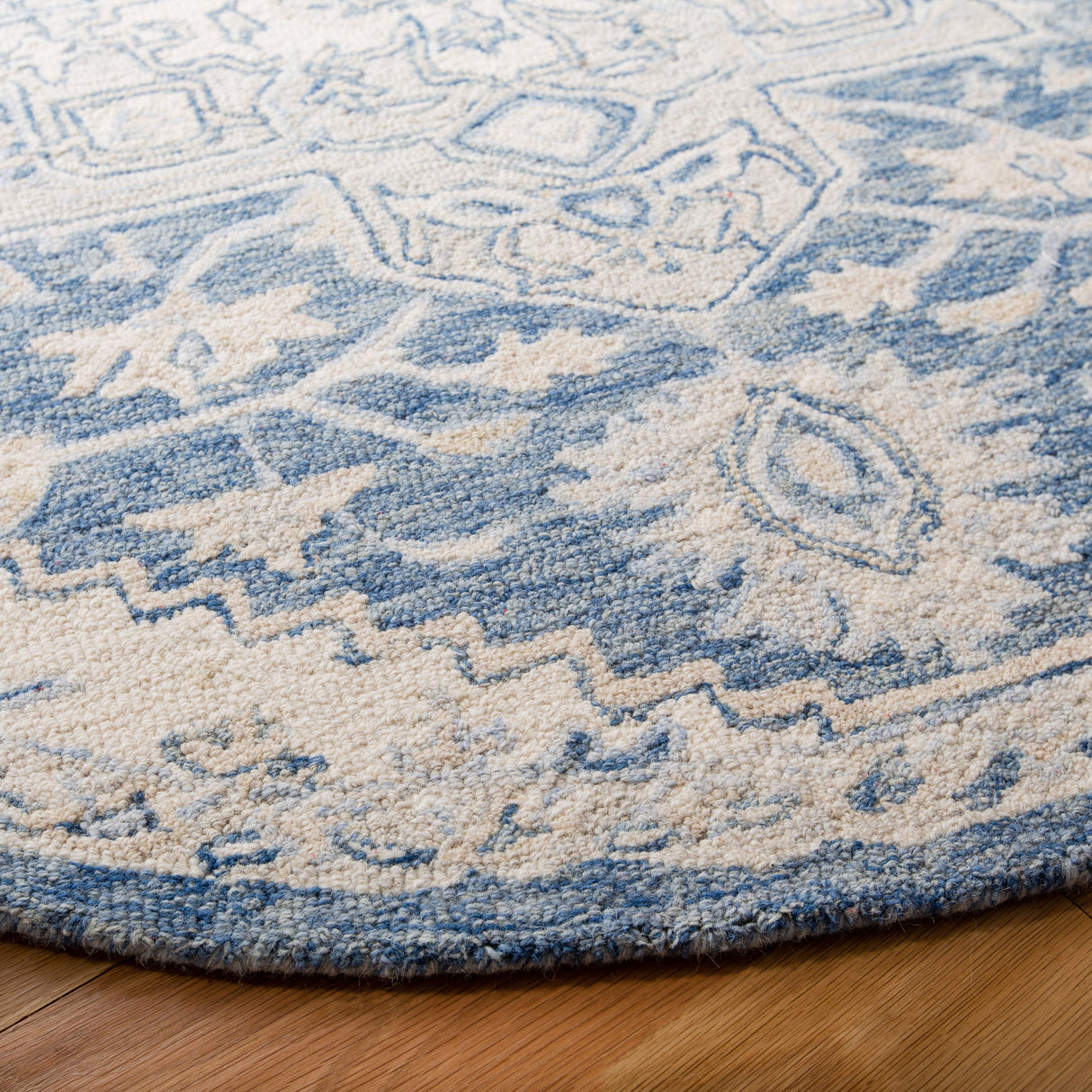 SAFAVIEH Handmade Micro-Loop Gulseven Medallion Wool Rug