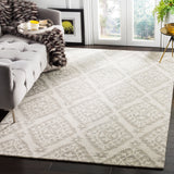 SAFAVIEH Handmade Micro-Loop Hyeong Wool Rug