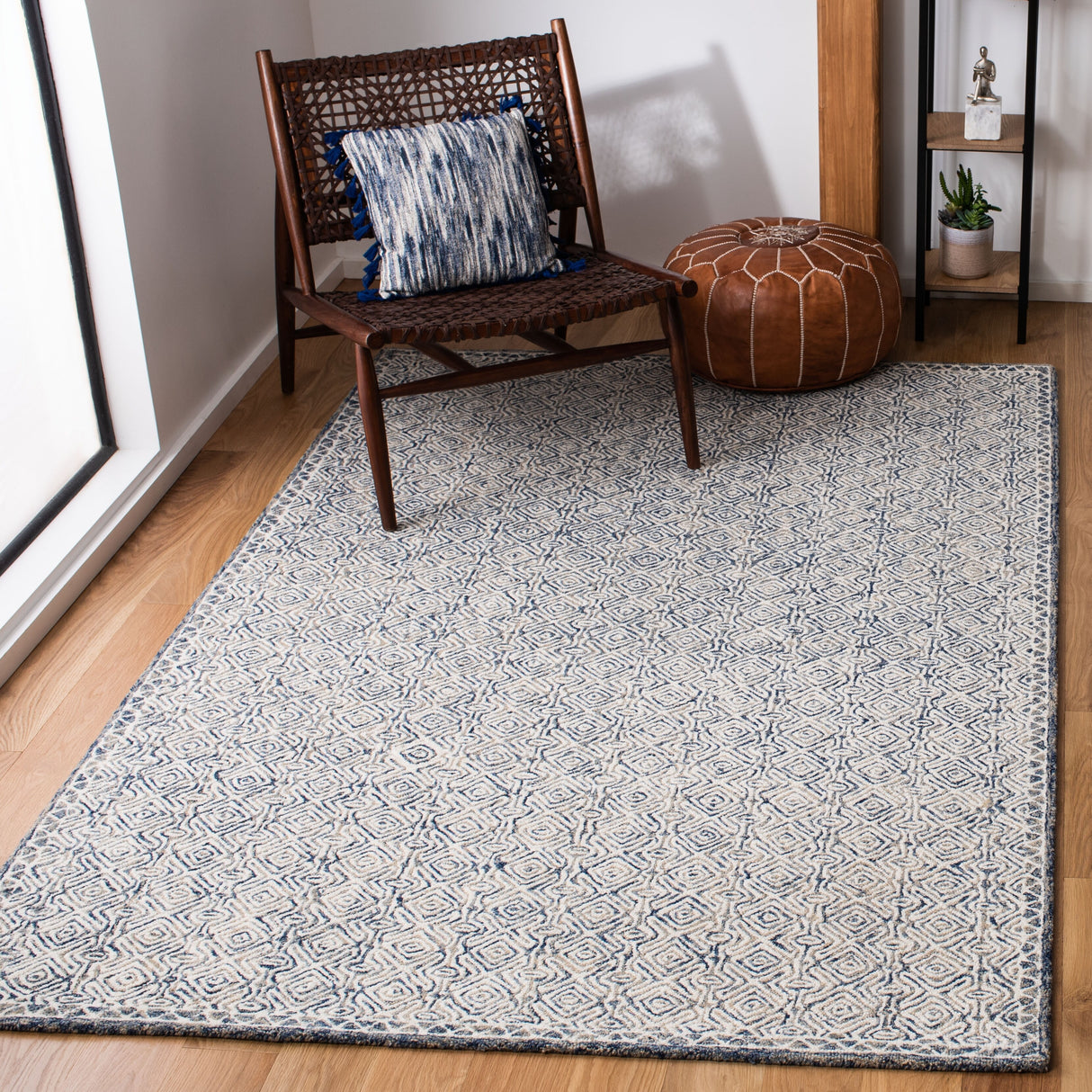 SAFAVIEH Handmade Micro-Loop Javorina Transitional Wool Rug