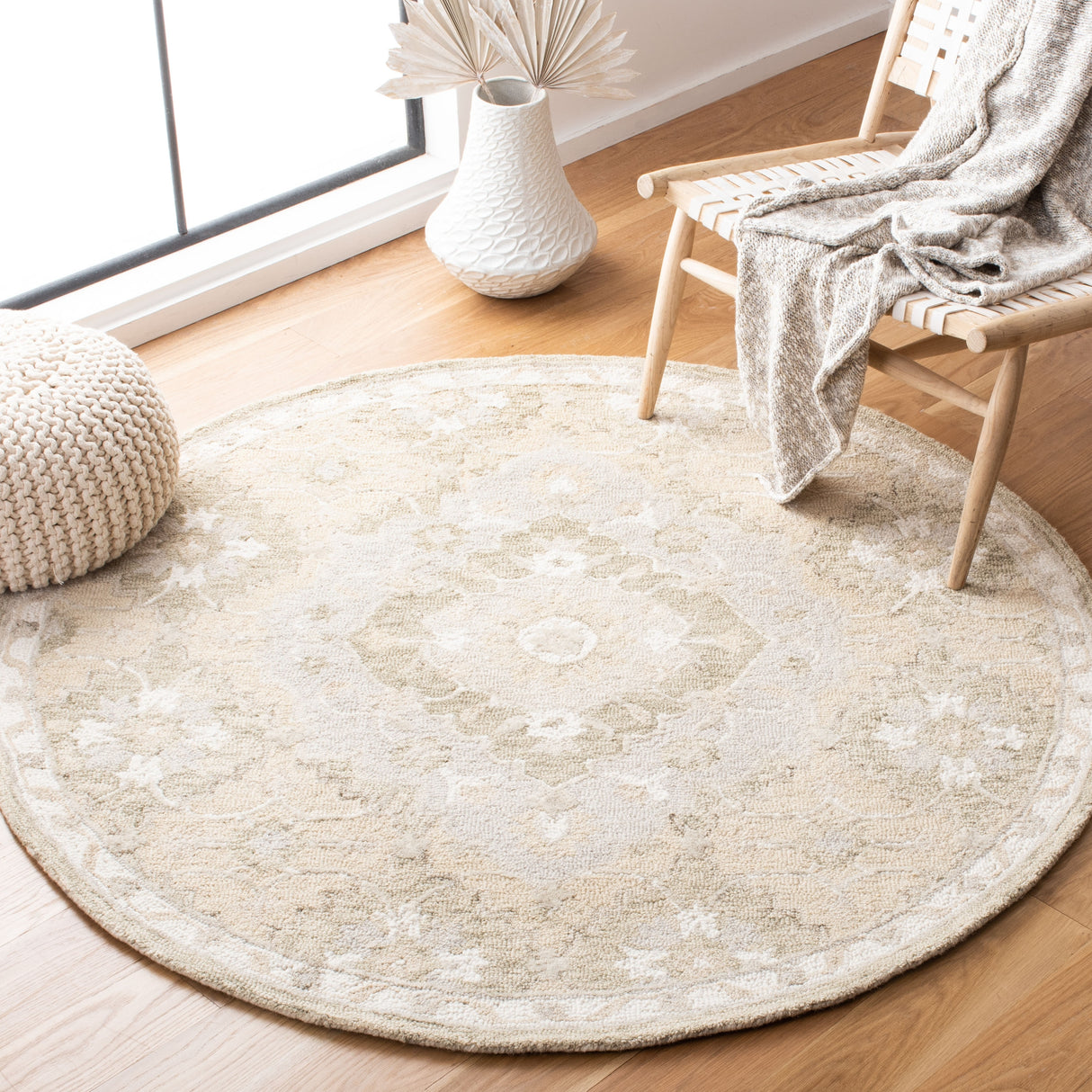 SAFAVIEH Handmade Micro-Loop Kleoniki Wool Rug