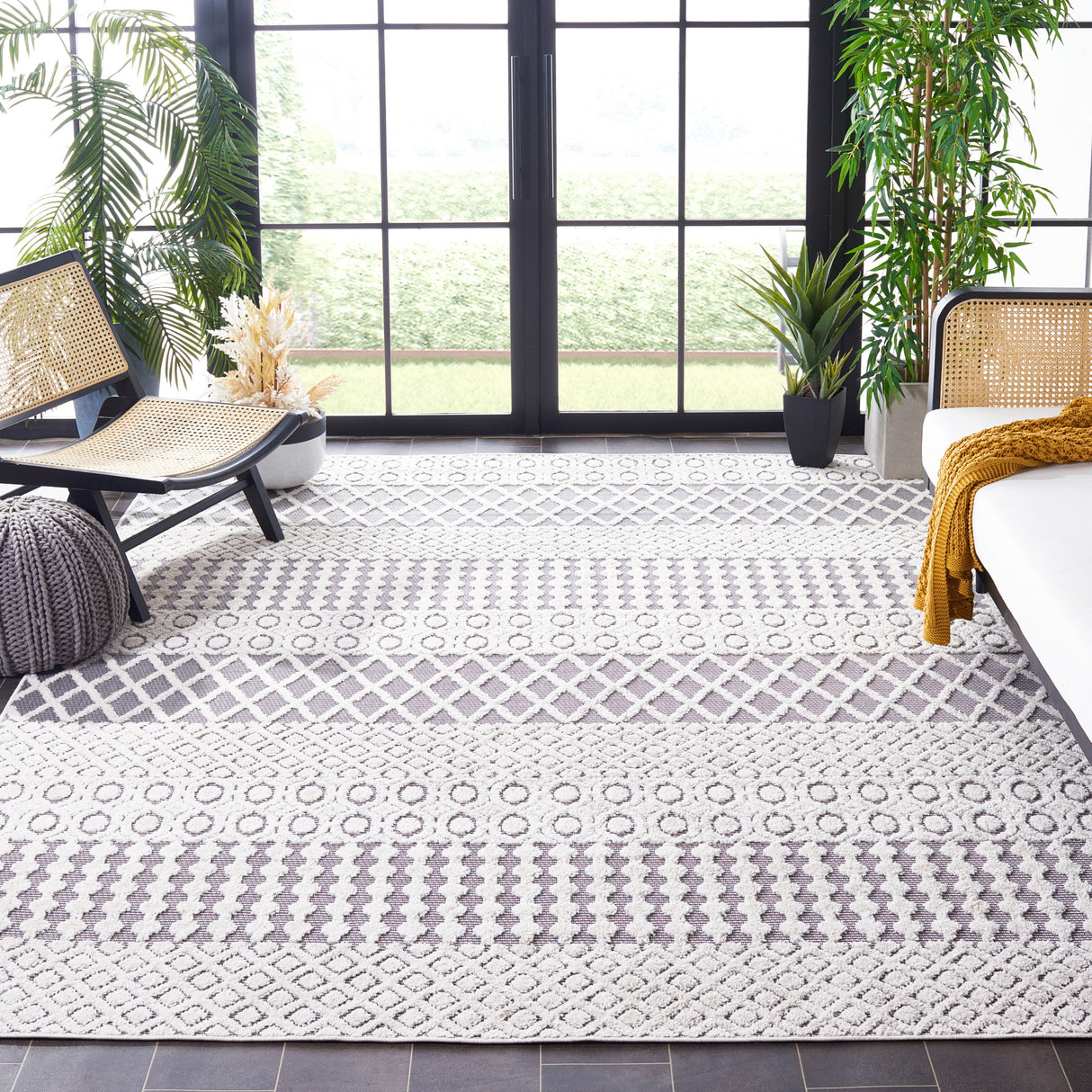 SAFAVIEH Handmade Micro-Loop Kobie Wool Rug