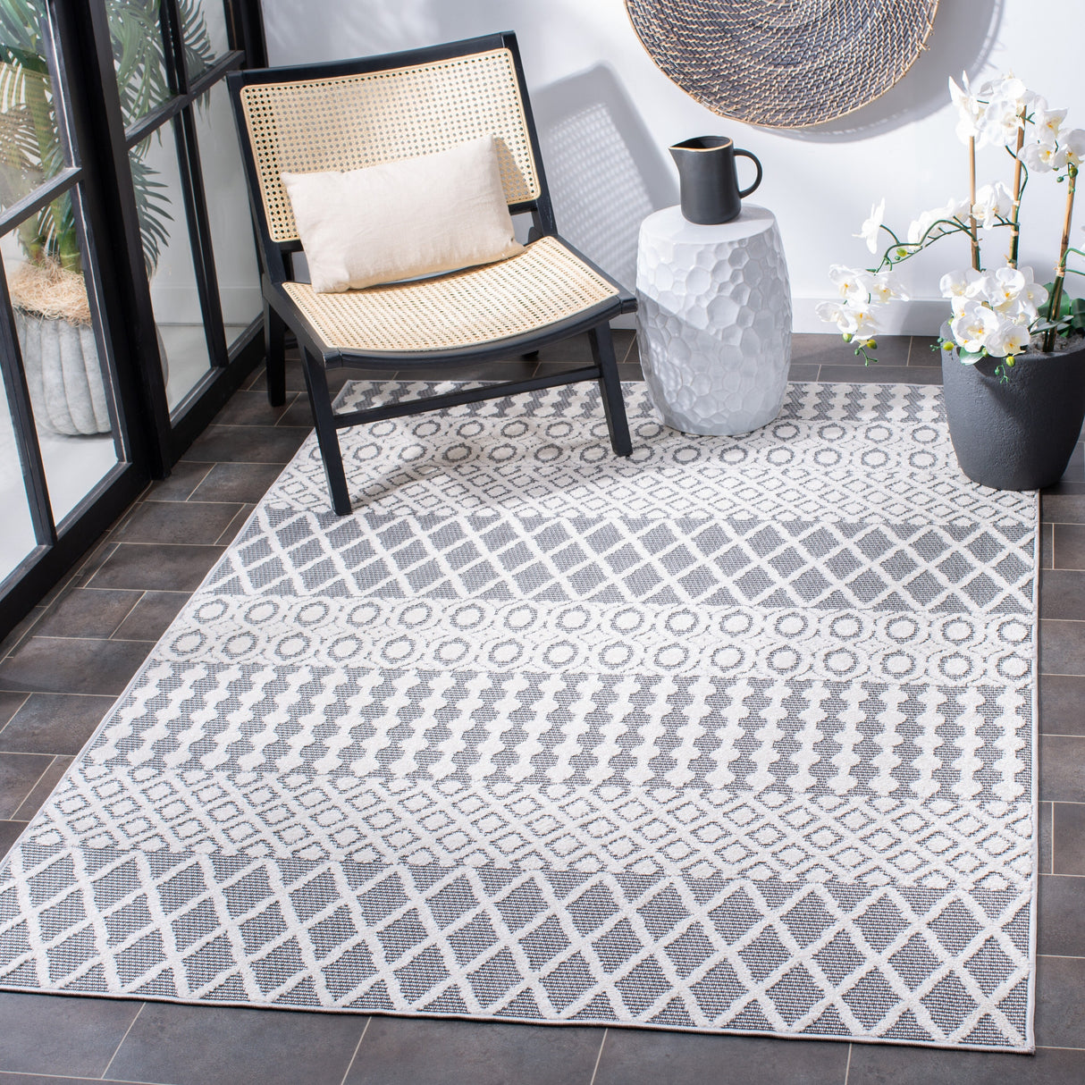 SAFAVIEH Handmade Micro-Loop Kobie Wool Rug