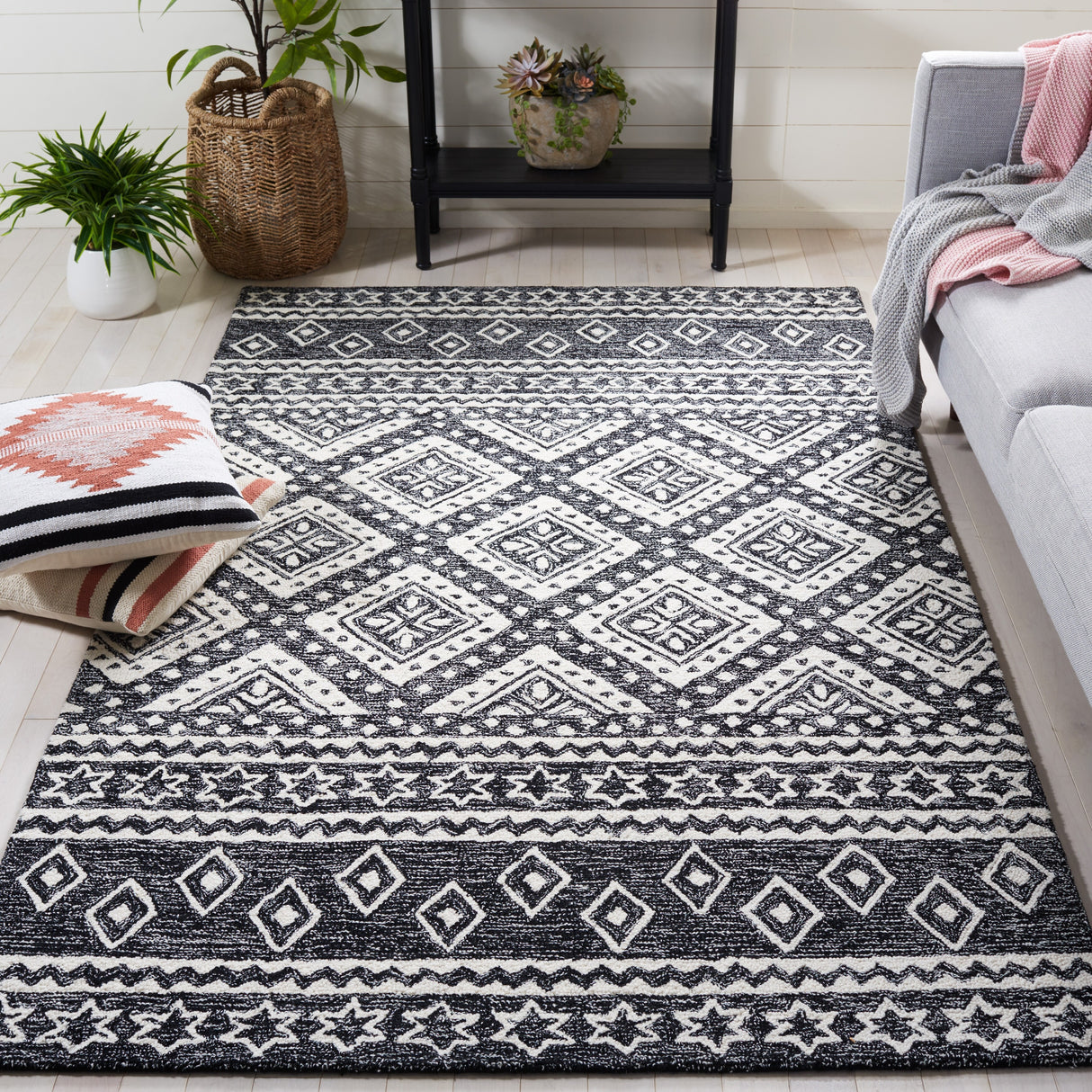 SAFAVIEH Handmade Micro-Loop Kobie Wool Rug