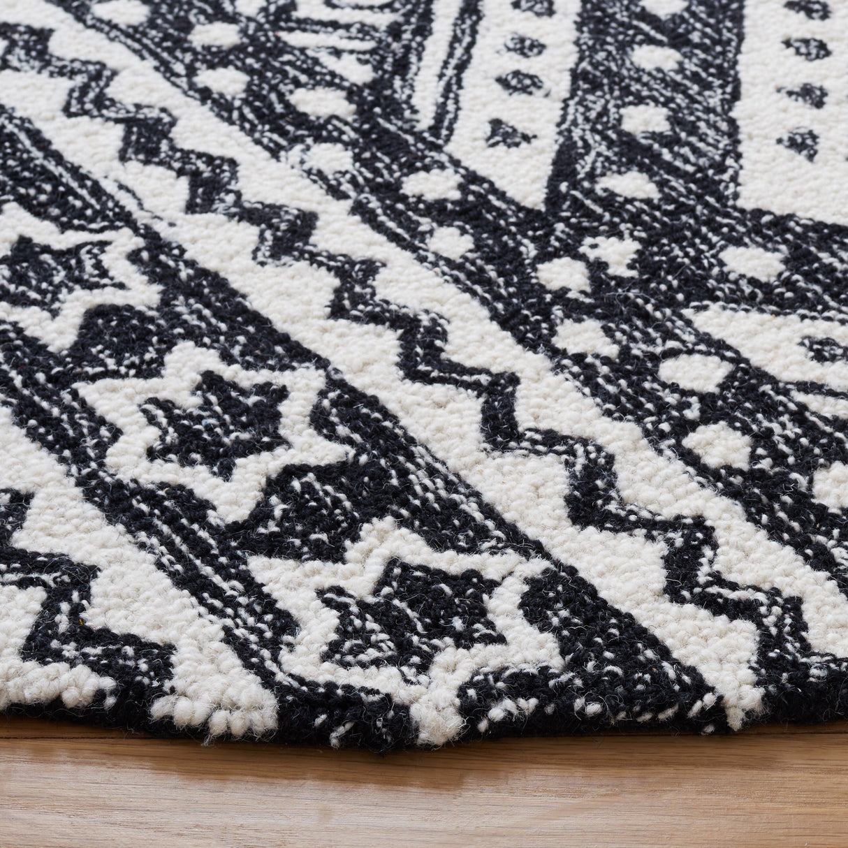 SAFAVIEH Handmade Micro-Loop Kobie Wool Rug