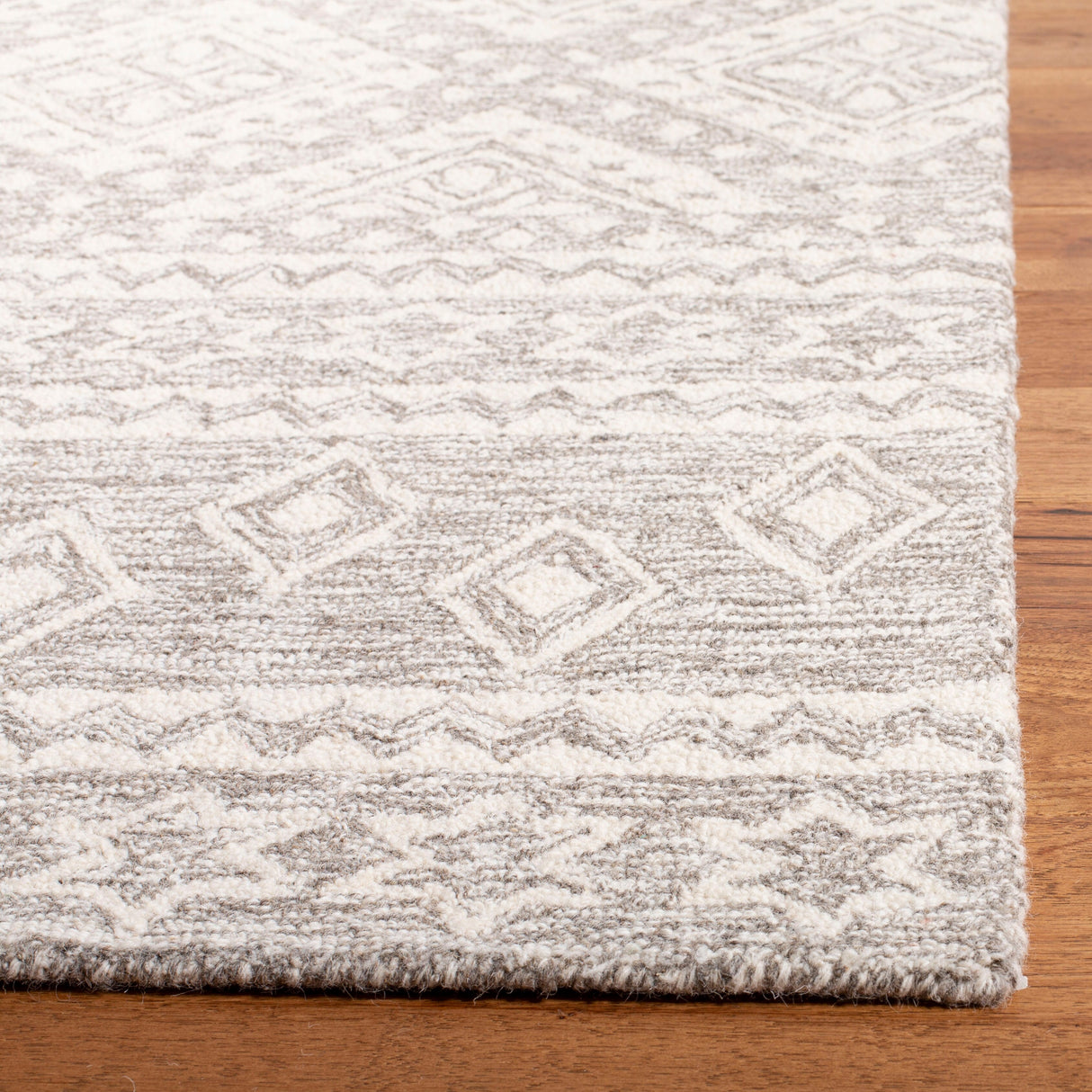 SAFAVIEH Handmade Micro-Loop Kobie Wool Rug