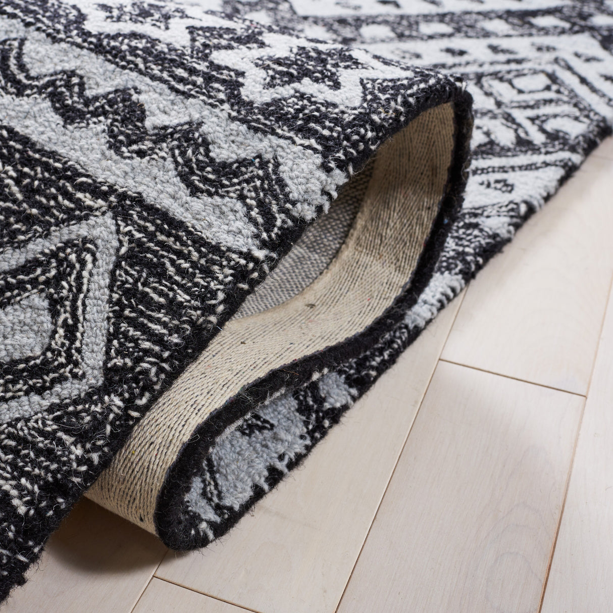 SAFAVIEH Handmade Micro-Loop Kobie Wool Rug