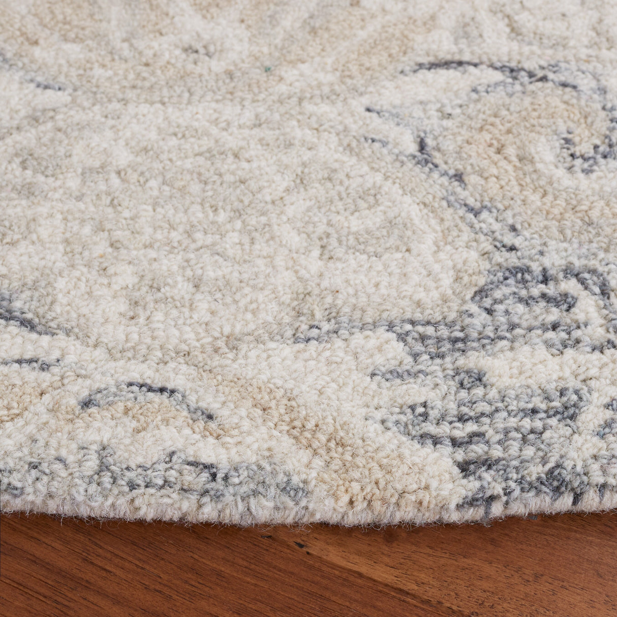 SAFAVIEH Handmade Micro-Loop Kolfinna Modern Wool Rug