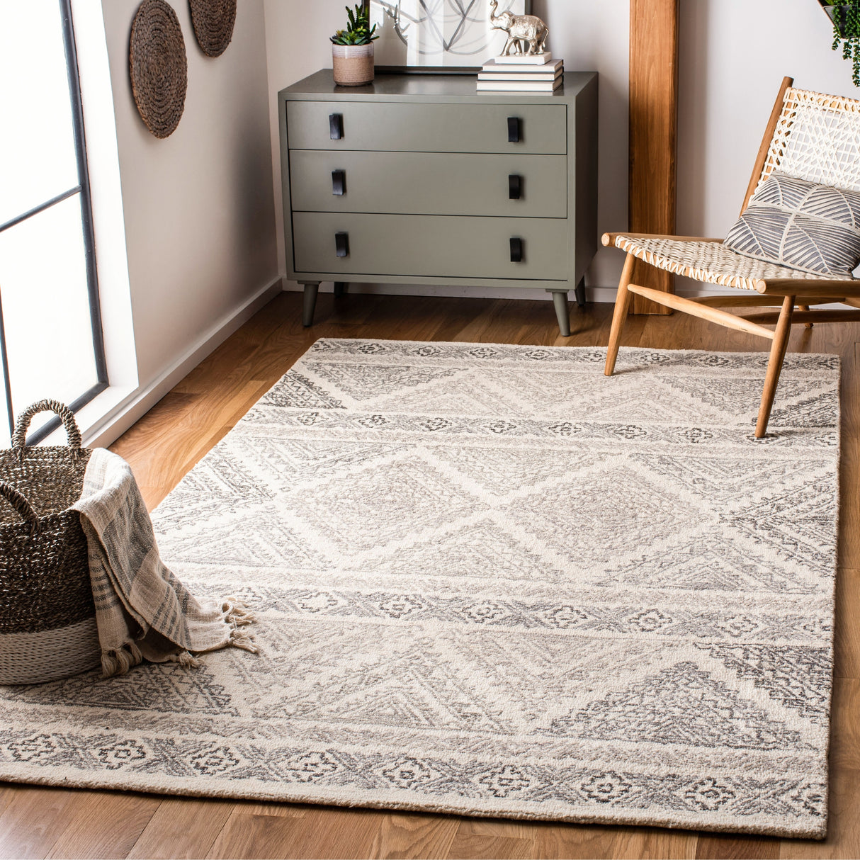 SAFAVIEH Handmade Micro-Loop Lizzi Moroccan Wool Rug