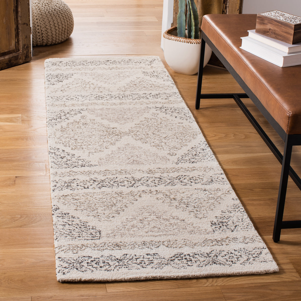 SAFAVIEH Handmade Micro-Loop Lizzi Moroccan Wool Rug