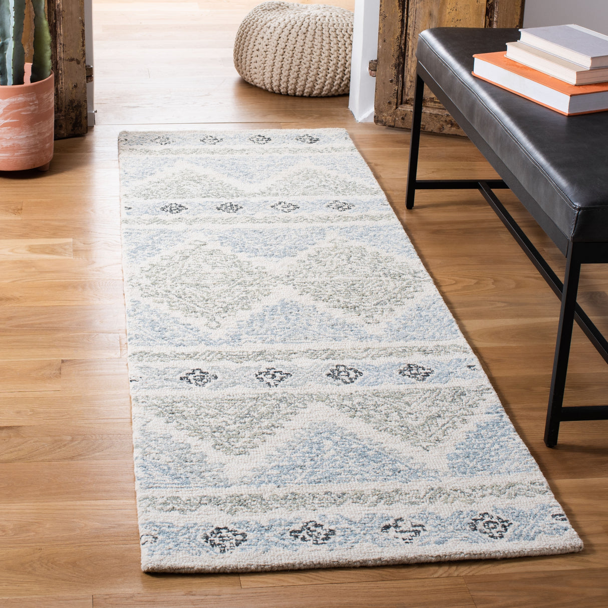 SAFAVIEH Handmade Micro-Loop Lizzi Moroccan Wool Rug