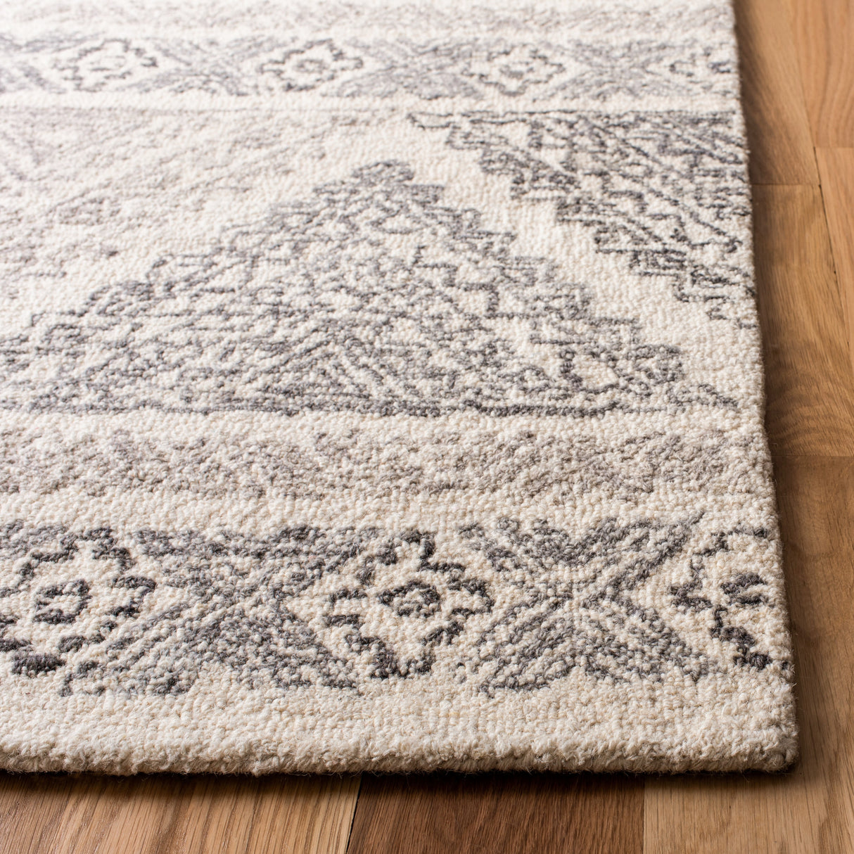 SAFAVIEH Handmade Micro-Loop Lizzi Moroccan Wool Rug