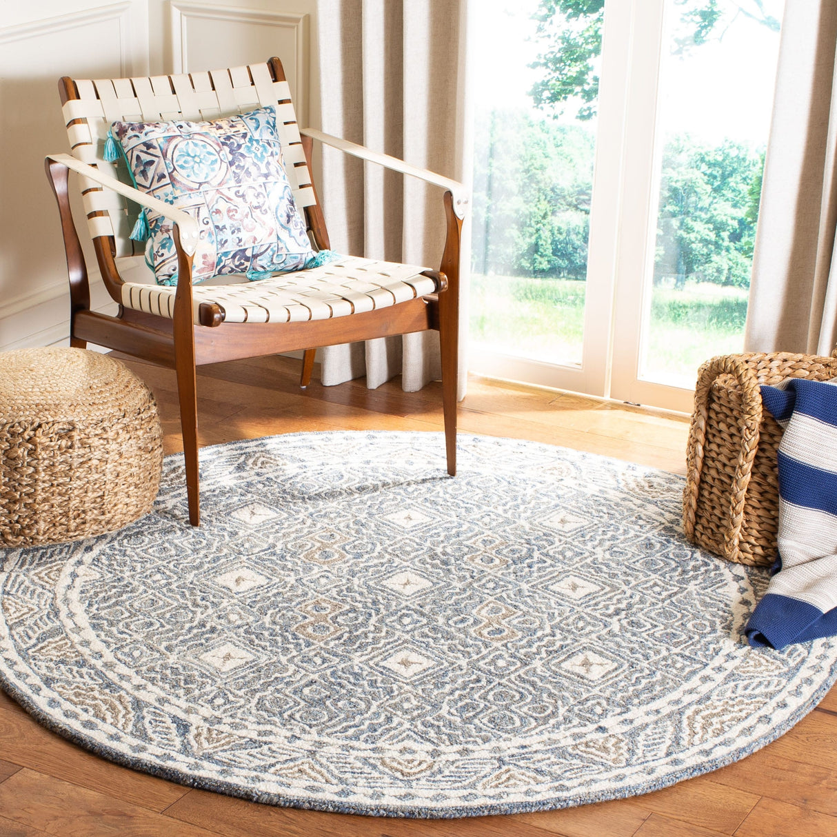 SAFAVIEH Handmade Micro-Loop Lutetia Wool Rug