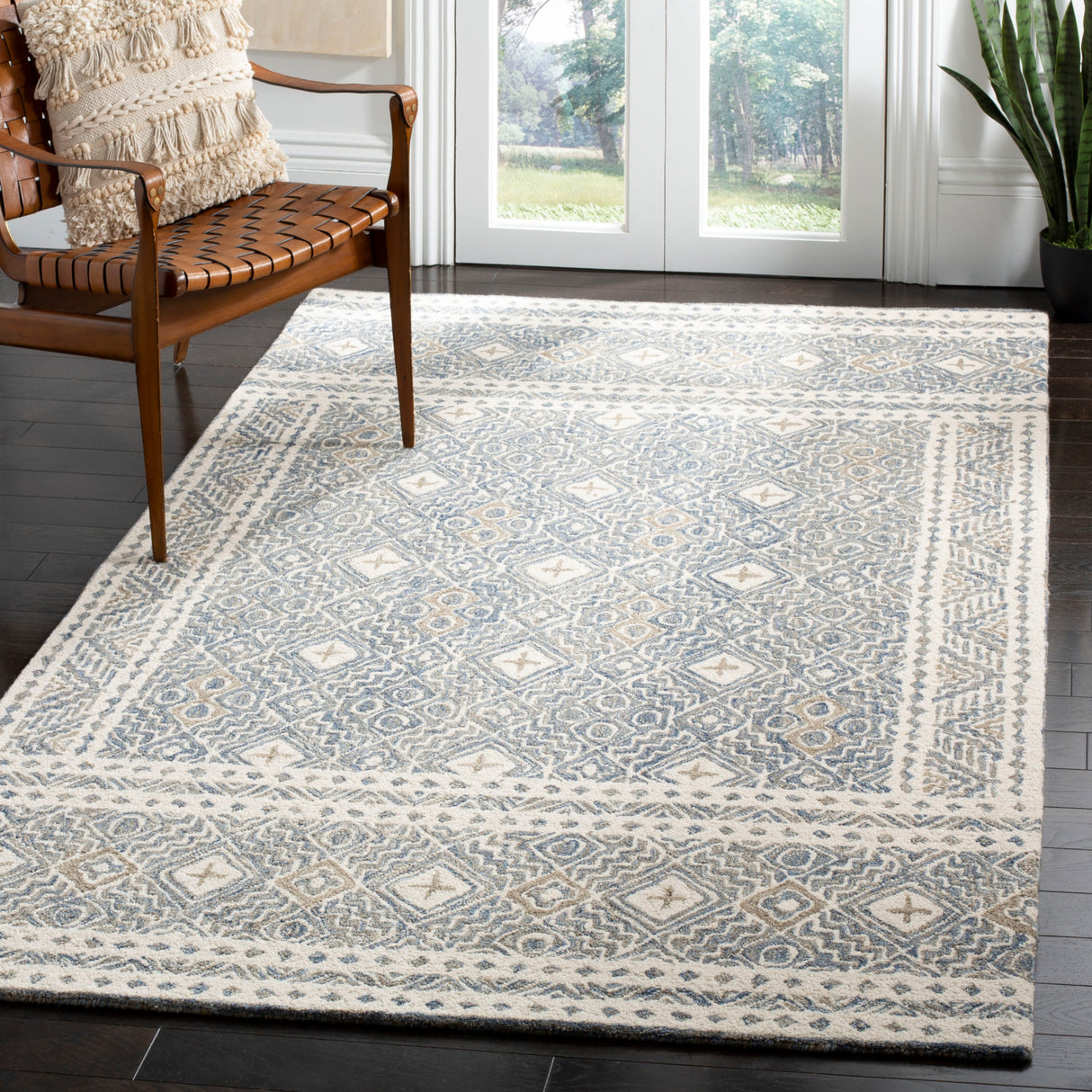 SAFAVIEH Handmade Micro-Loop Lutetia Wool Rug