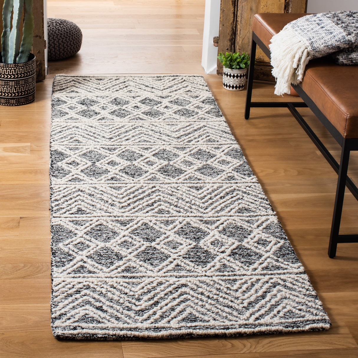 SAFAVIEH Handmade Micro-Loop Najada Transitional Wool Rug