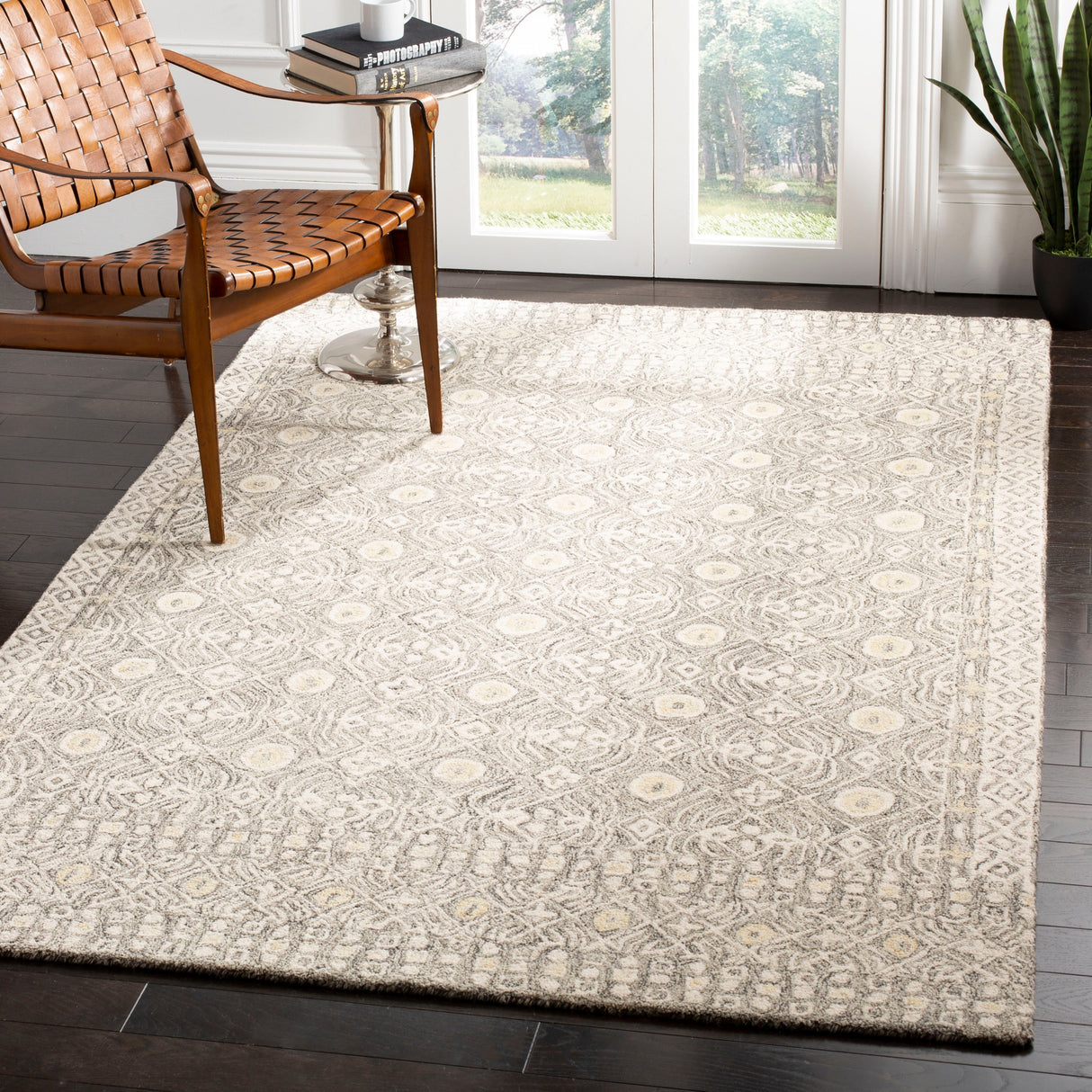 SAFAVIEH Handmade Micro-Loop Reglind Wool Rug