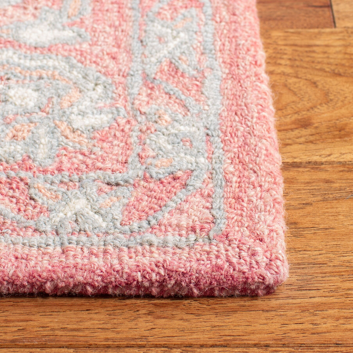 SAFAVIEH Handmade Micro-Loop Torbjorg Wool Rug