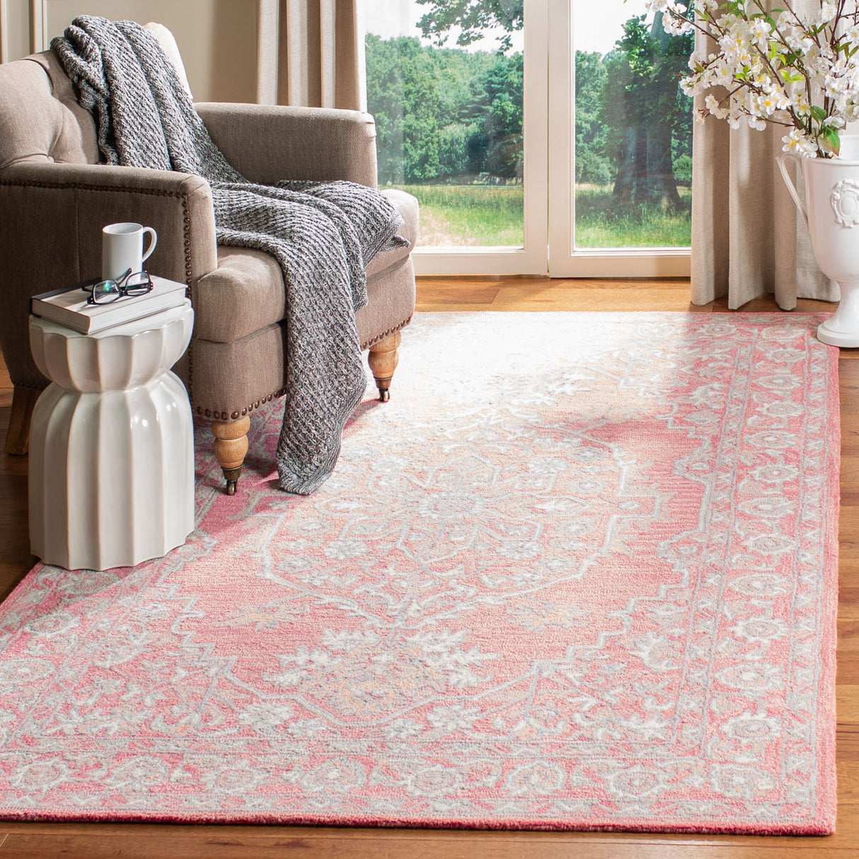 SAFAVIEH Handmade Micro-Loop Torbjorg Wool Rug