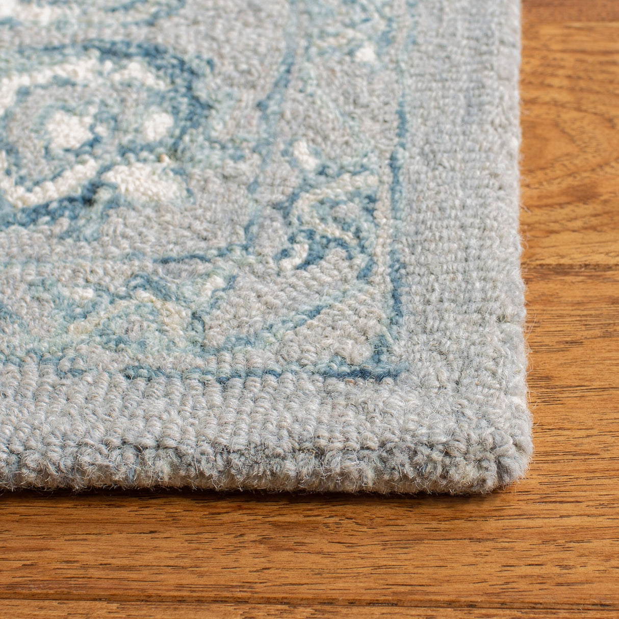 SAFAVIEH Handmade Micro-Loop Torbjorg Wool Rug