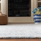 SAFAVIEH Handmade Micro-Loop Utta Wool Rug