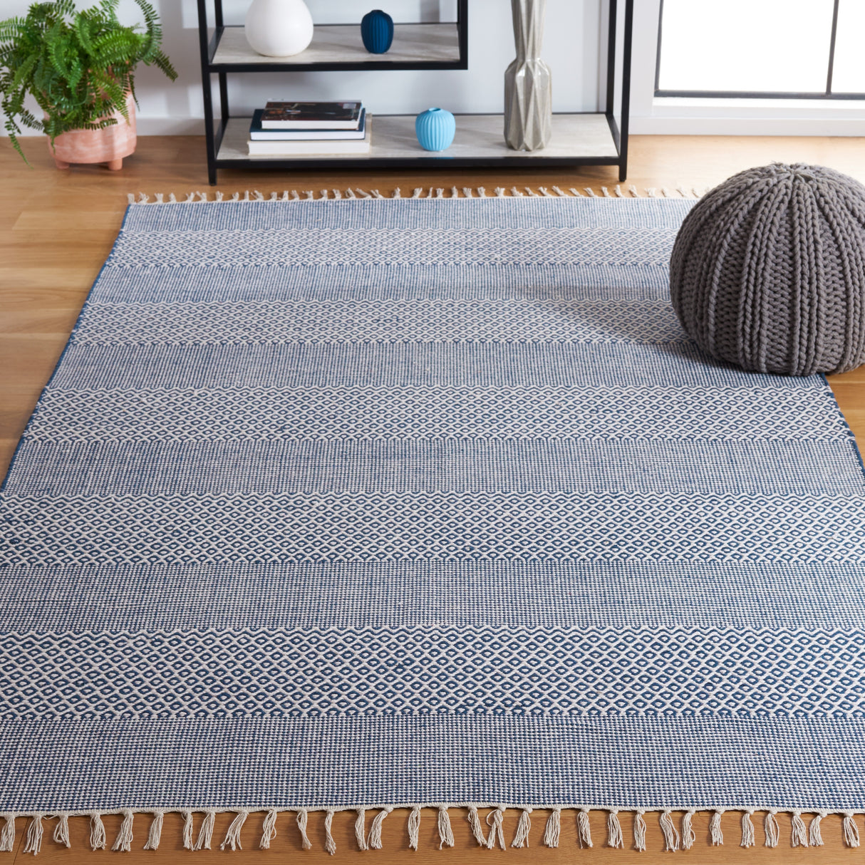 SAFAVIEH Handmade Montauk Alden Flatweave Cotton Fringe Rug