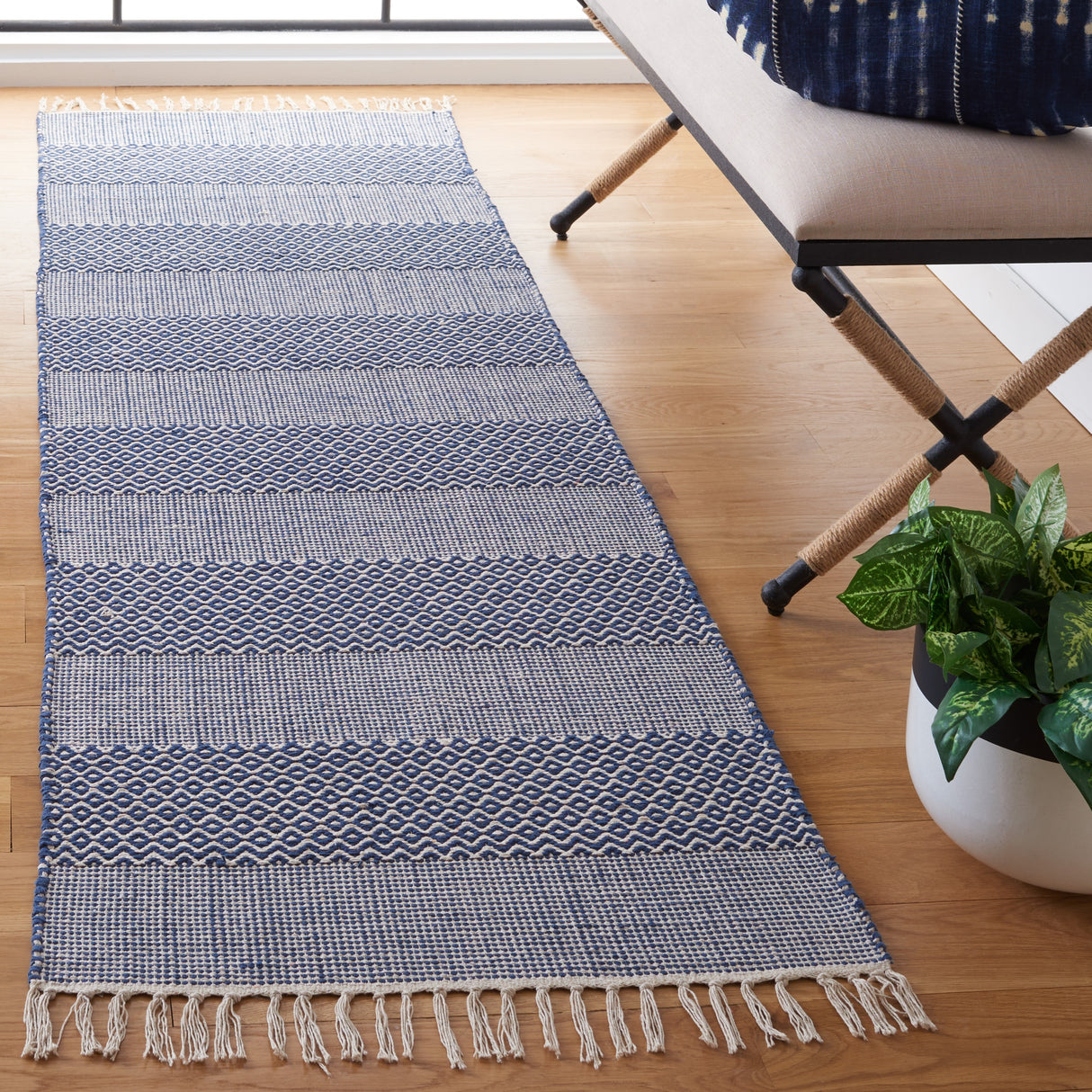 SAFAVIEH Handmade Montauk Alden Flatweave Cotton Fringe Rug