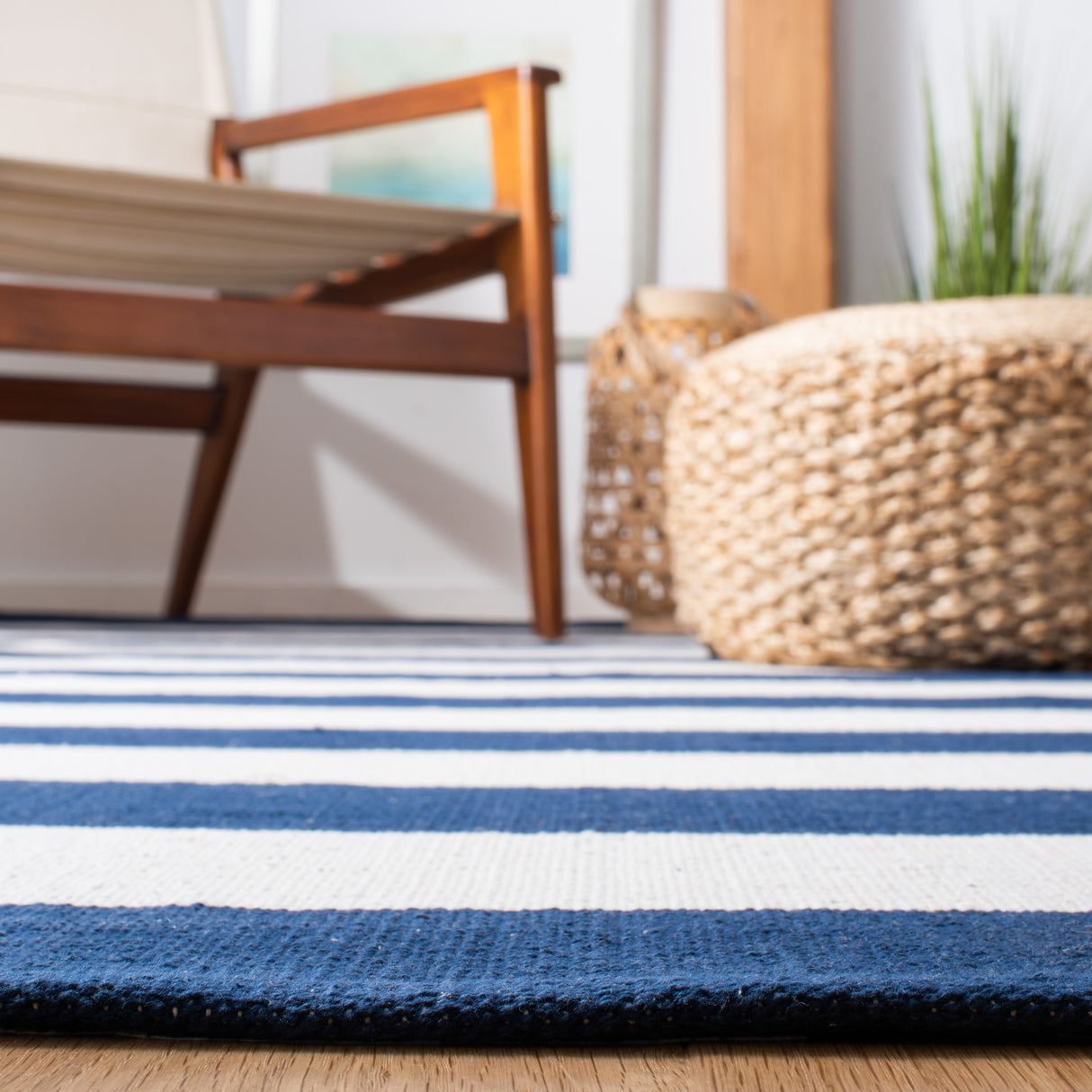 SAFAVIEH Handmade Montauk Geltrude Stripe Cotton Flatweave Rug