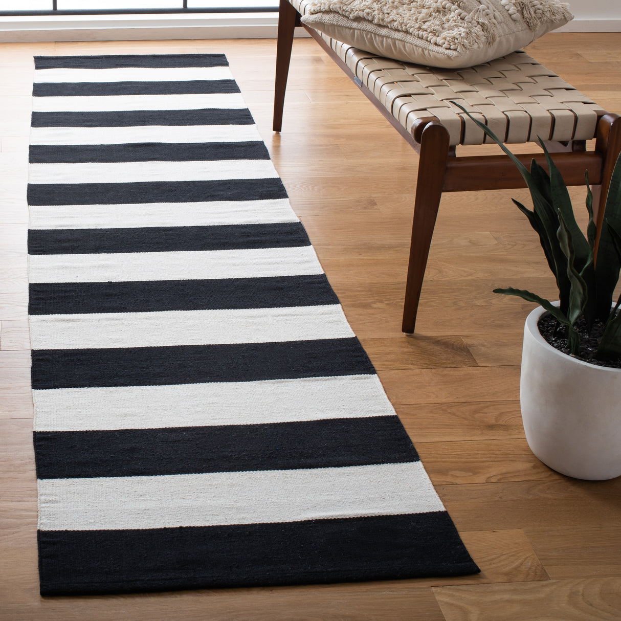 SAFAVIEH Handmade Montauk Geltrude Stripe Cotton Flatweave Rug