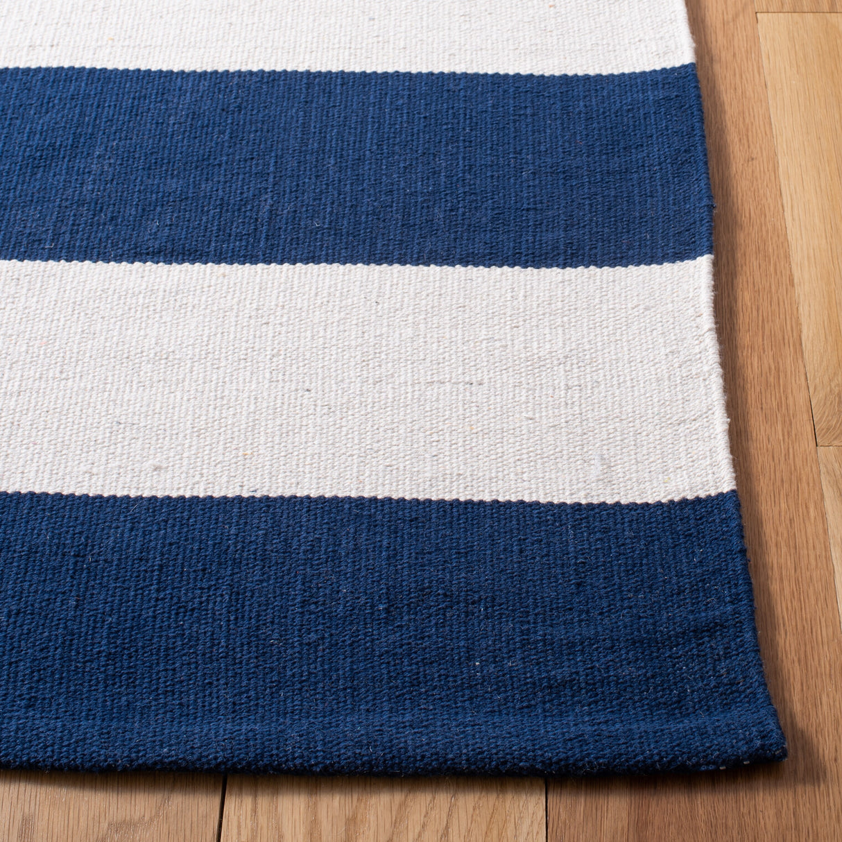 SAFAVIEH Handmade Montauk Geltrude Stripe Cotton Flatweave Rug