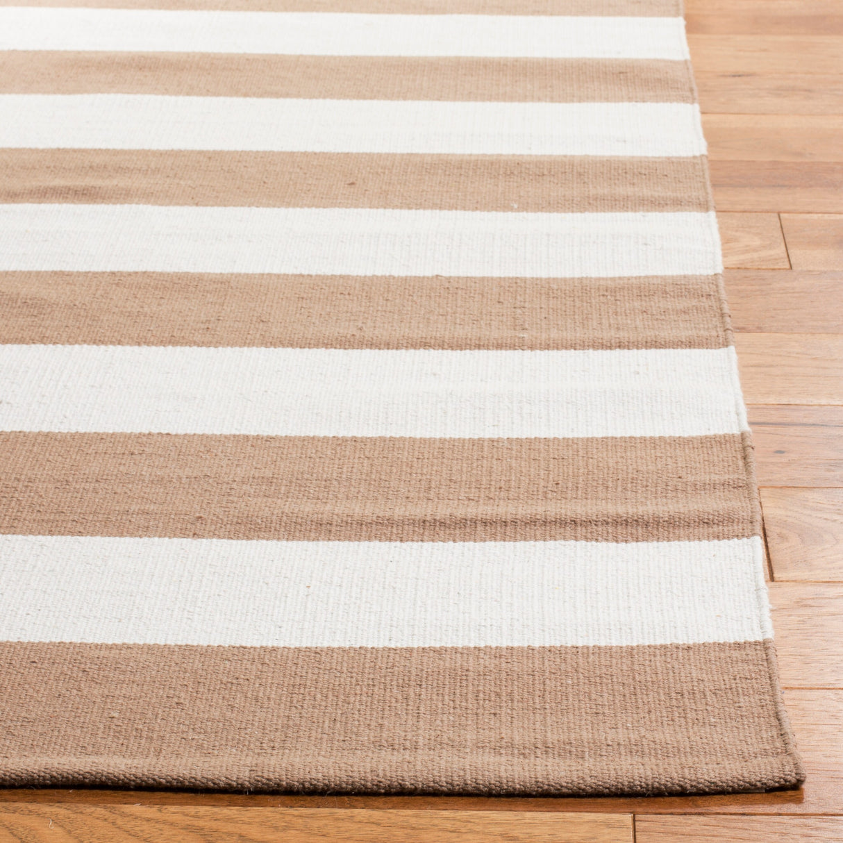 SAFAVIEH Handmade Montauk Geltrude Stripe Cotton Flatweave Rug